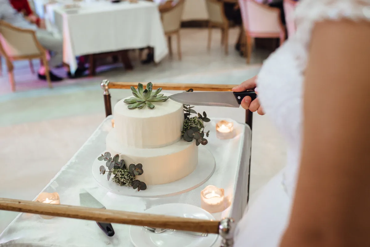 How to Choose the Perfect Wedding Cake for Your Theme 03