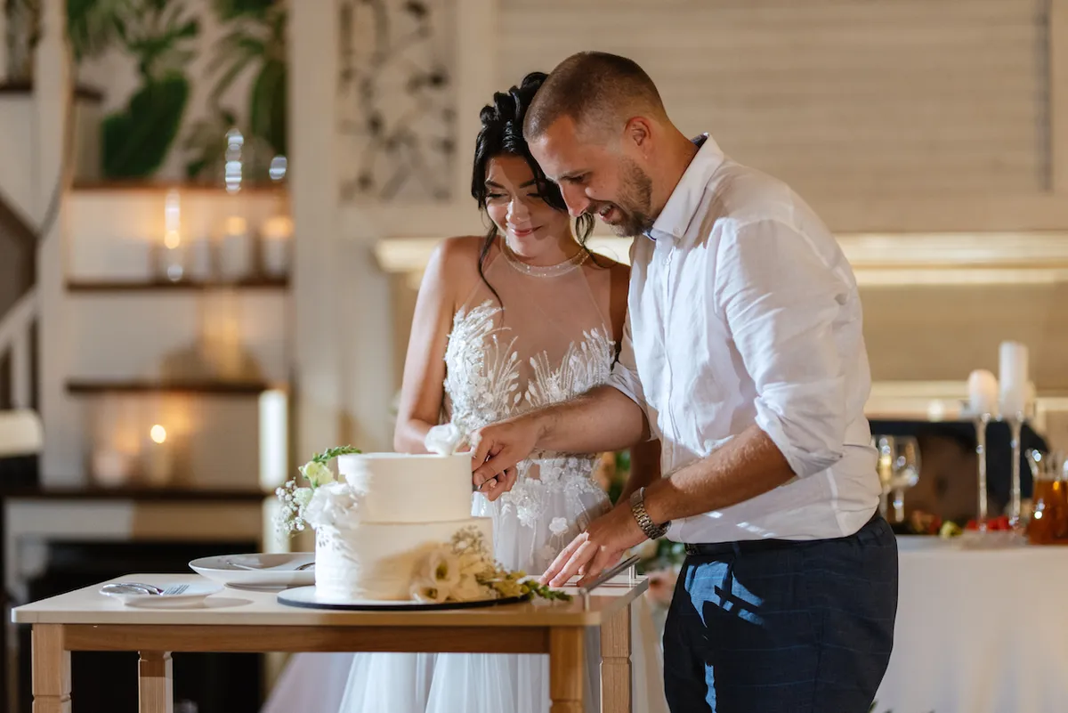 Wedding Cake Budgeting Tips How to Save Money Without Sacrificing Taste 02